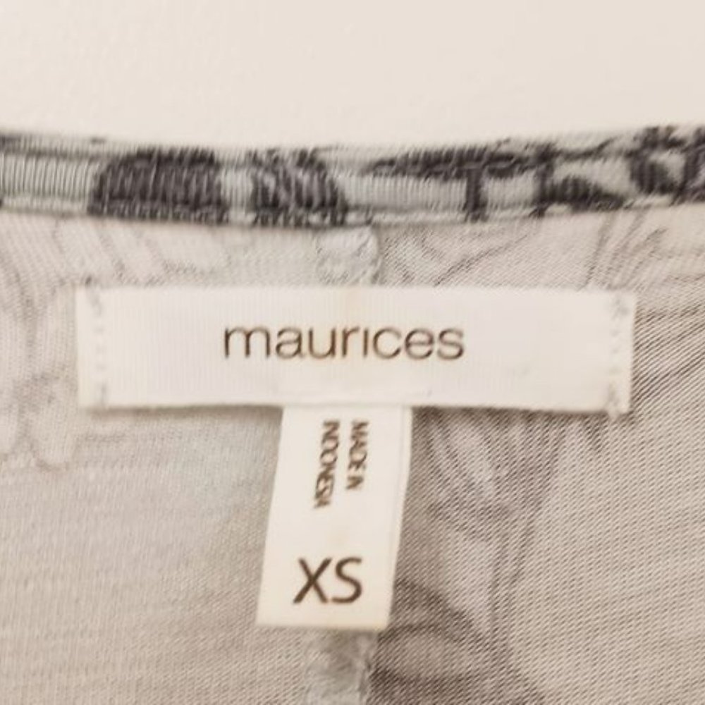 MAURICES Green Floral Shoulder Cut Out Blouse Size XS - Picture 3 of 5